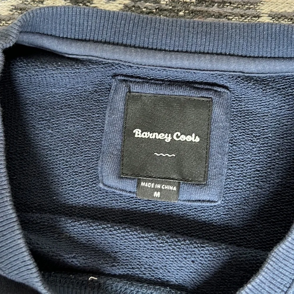 Barney Cools Men’s Crewneck Longsleeve Sweatshirt - Picture 2 of 5